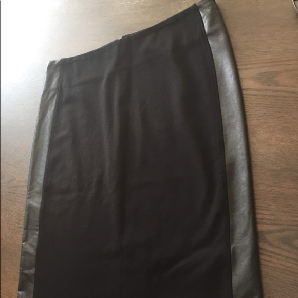 Black midi skirt with faux leather panels - Picture 11 of 11